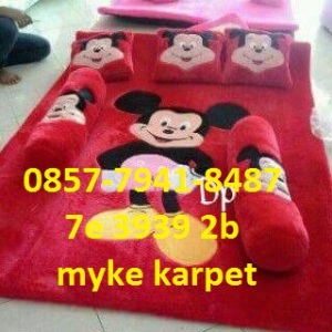 karpet bulu motif mickey mouse